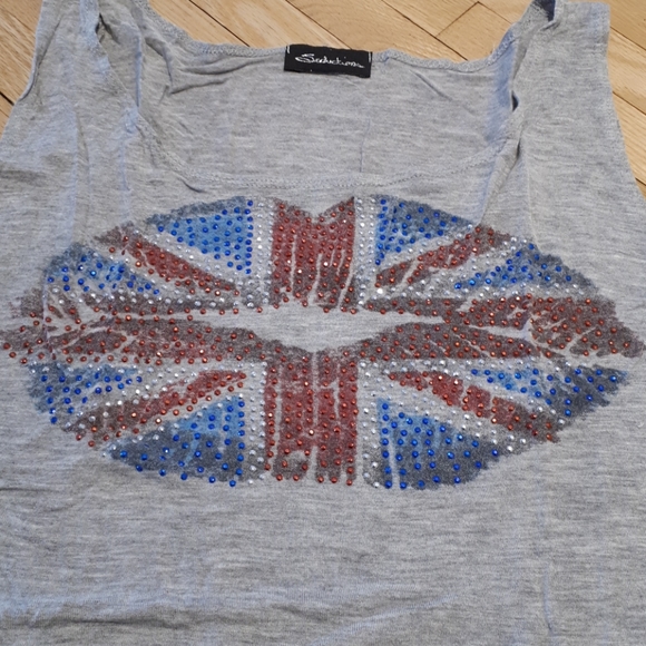 SEDUCTIONS grey, red, blue kiss shaped crop top - Picture 3 of 4